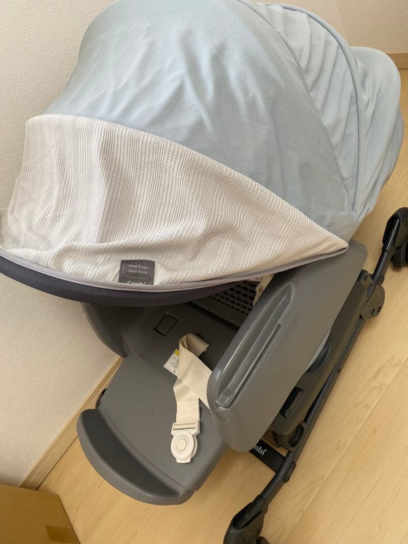 Roseさんご購入　Combi「ネムリラ」電動　ベビーチェア　テーブル付