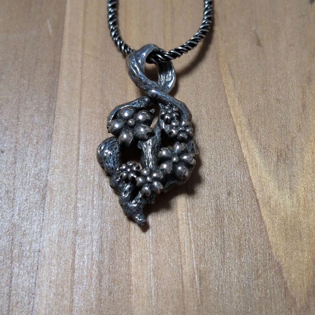 かすう工房「桜花神代桜根付」ネックレス