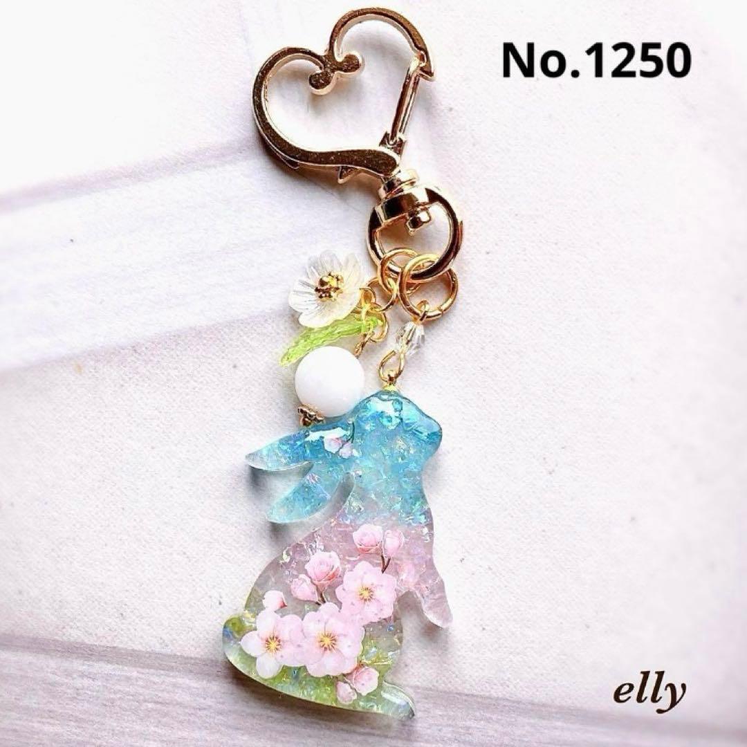 【ゆきゆっきー❄️様】1216.天然石　琉球ガラス　桜　じゃれ猫　レジン　チャーム