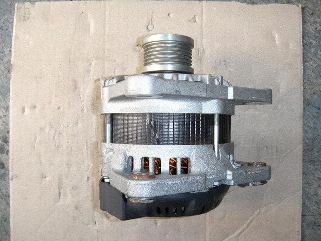 日産　オルタネーター　ＬＲ１１４０-８０２ ２３１００-ＥＮ０００　未使用品