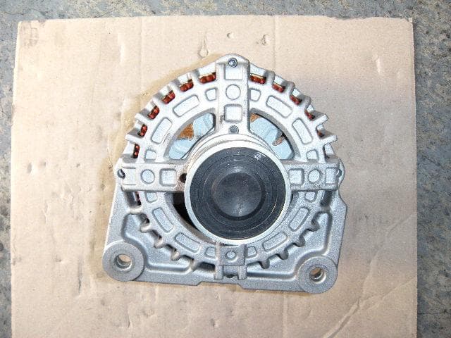 日産　オルタネーター　ＬＲ１１４０-８０２ ２３１００-ＥＮ０００　未使用品