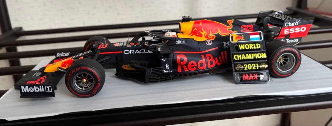 スパーク　1/18 レッドブル　rb16b フェルスタッペン　難あり