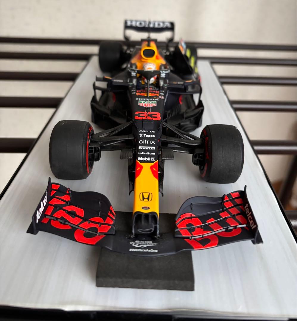スパーク　1/18 レッドブル　rb16b フェルスタッペン　難あり