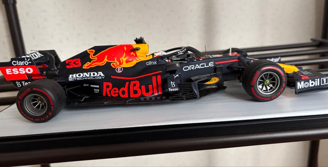 スパーク　1/18 レッドブル　rb16b フェルスタッペン　難あり