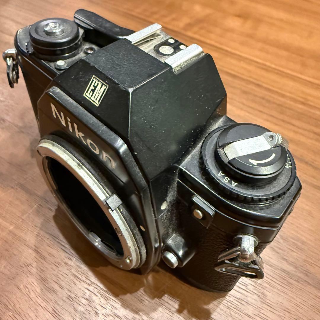 Nikon ニコン EM ブラック ボディ フィルムカメラ　レンズ付き