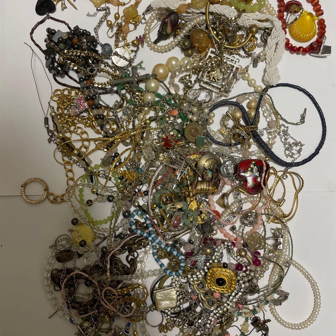 アクセサリー　いろいろ　ネックレス まとめ売り　1400グラム