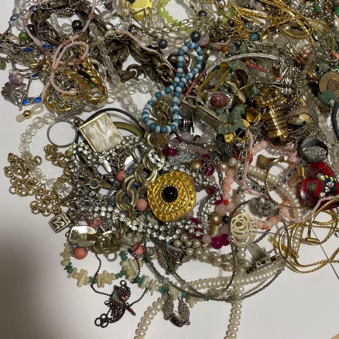 アクセサリー　いろいろ　ネックレス まとめ売り　1400グラム