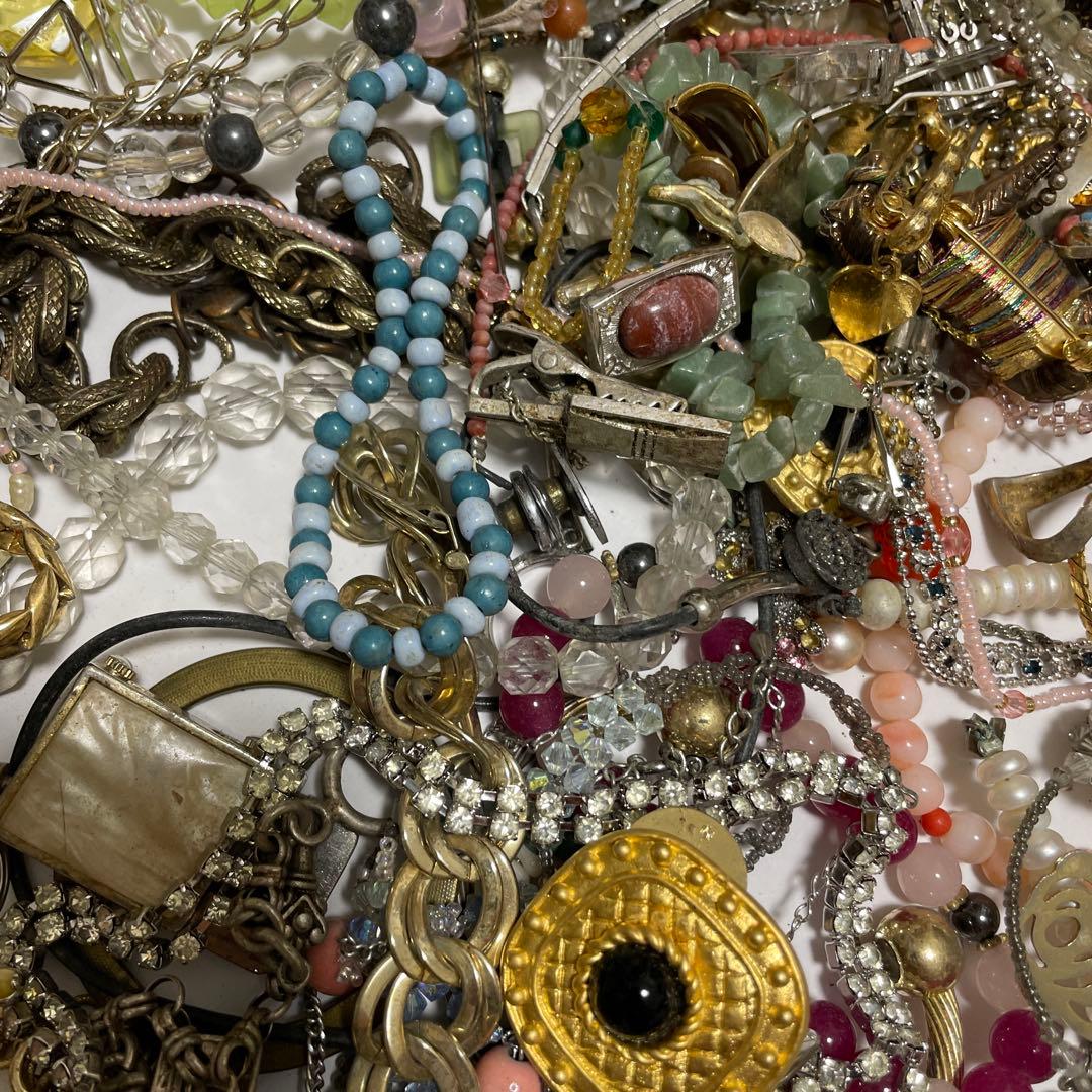 アクセサリー　いろいろ　ネックレス まとめ売り　1400グラム