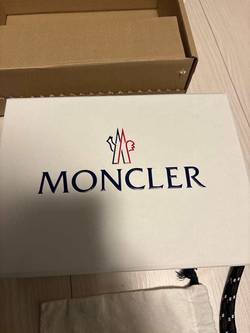 MONCLER モンクレール　iPhone 携帯　スマホ　ケース　ショルダー