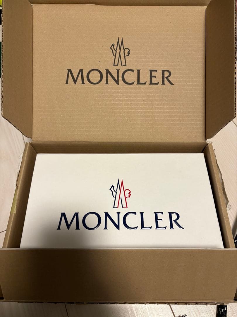 MONCLER モンクレール　iPhone 携帯　スマホ　ケース　ショルダー