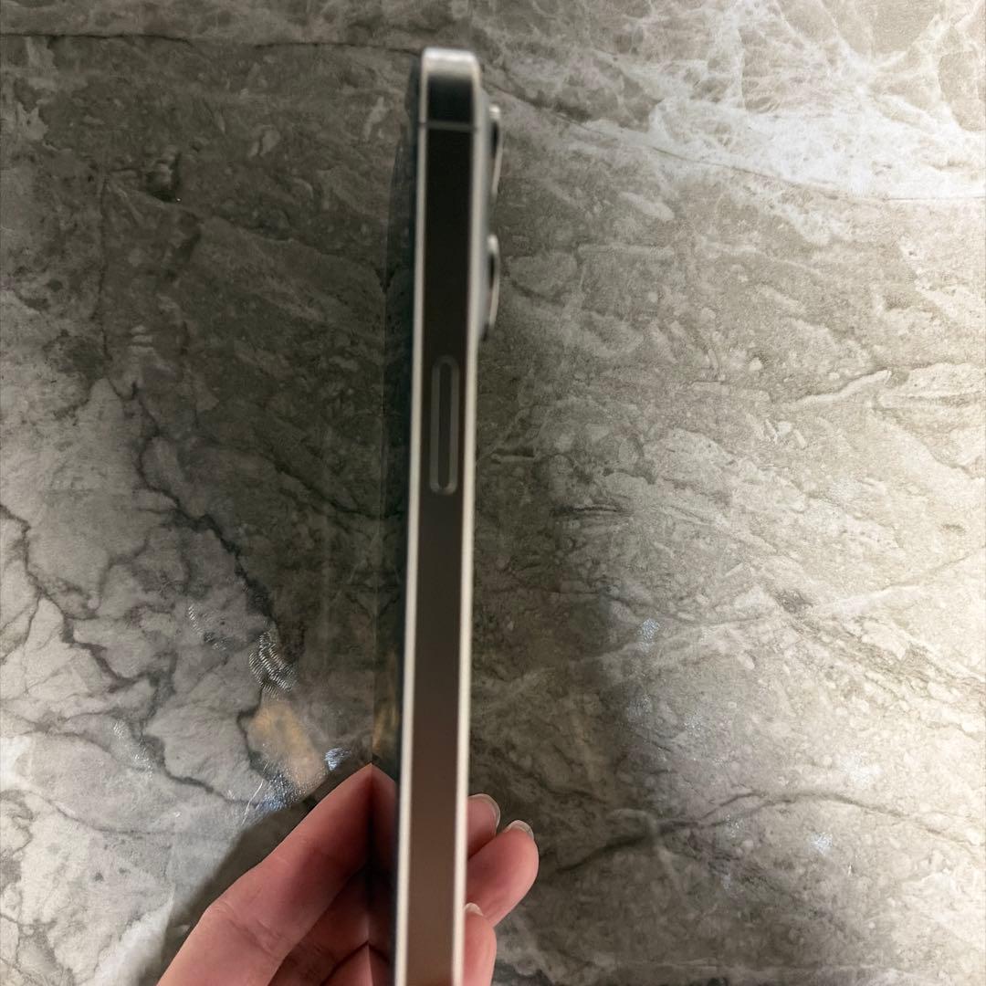 iPhone15pro 本体128ギガ ナチュナルチタン