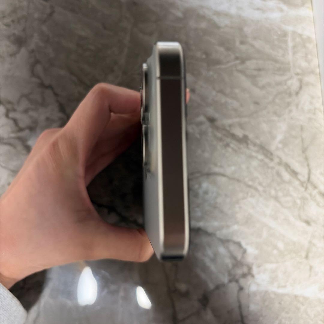 iPhone15pro 本体128ギガ ナチュナルチタン