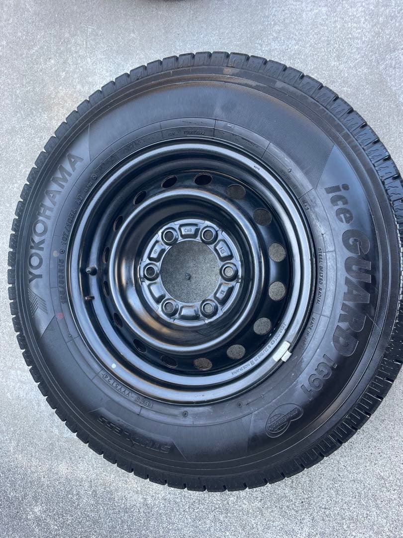 【EI】走行わずかヨコハマ195/80R15ハイエース スタッドレス4本