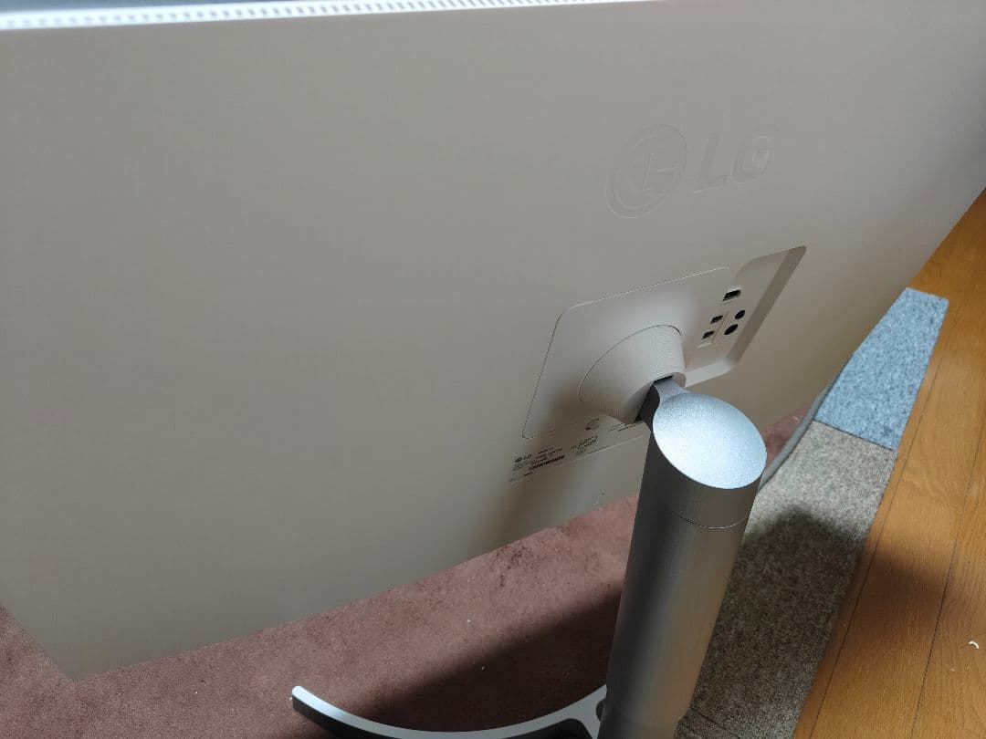 LG 32UN650-W 31.5インチ 4K HDR