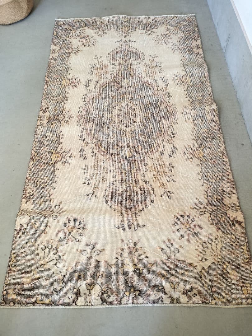 クリームベース　ペールグレーのヴィンテージトルコラグ　雅姫さん　No.703