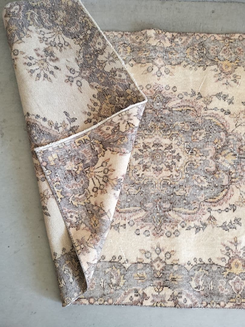 クリームベース　ペールグレーのヴィンテージトルコラグ　雅姫さん　No.703