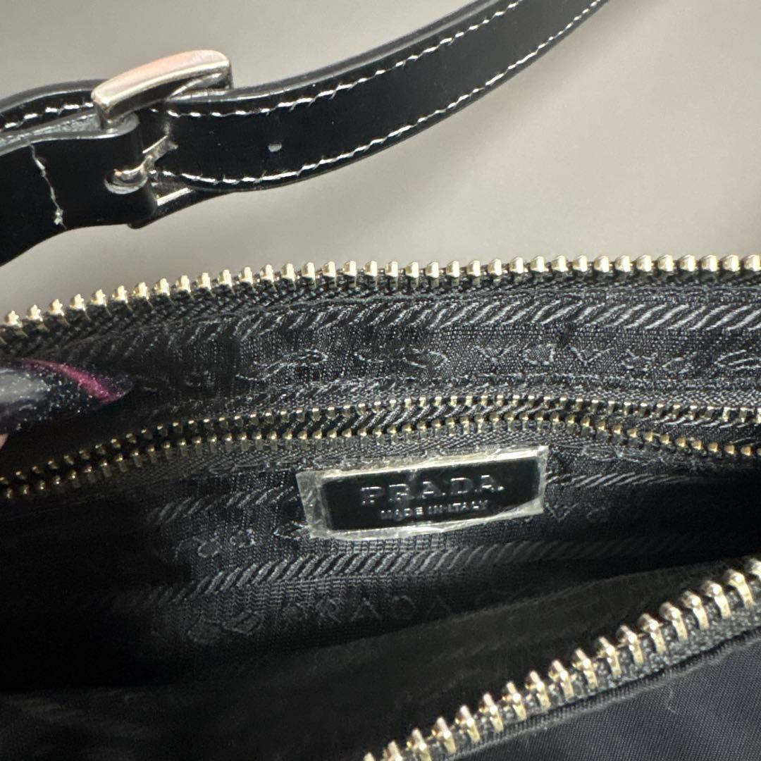 PRADA ブラック ショルダーバッグ