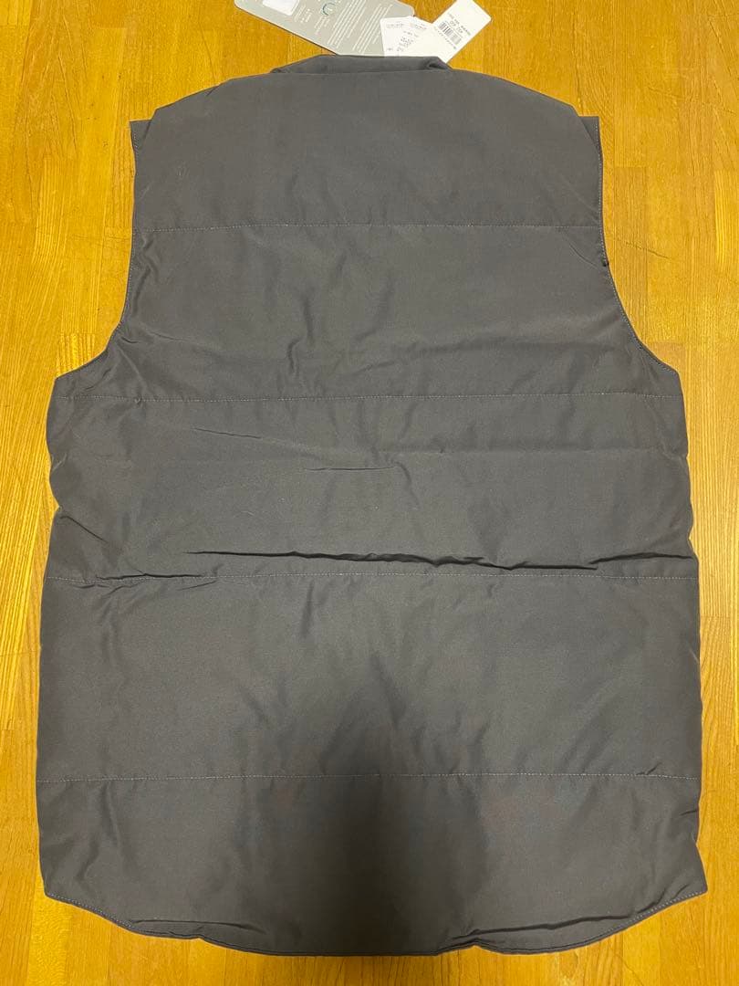   グレー ダウンベスト 新品　サイズS 180/92Y
