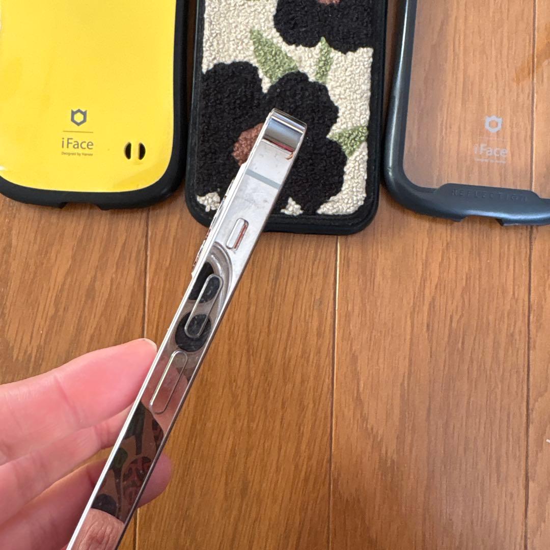 iPhone12pro スマホ　家電　iFace イヤホン　AirTag