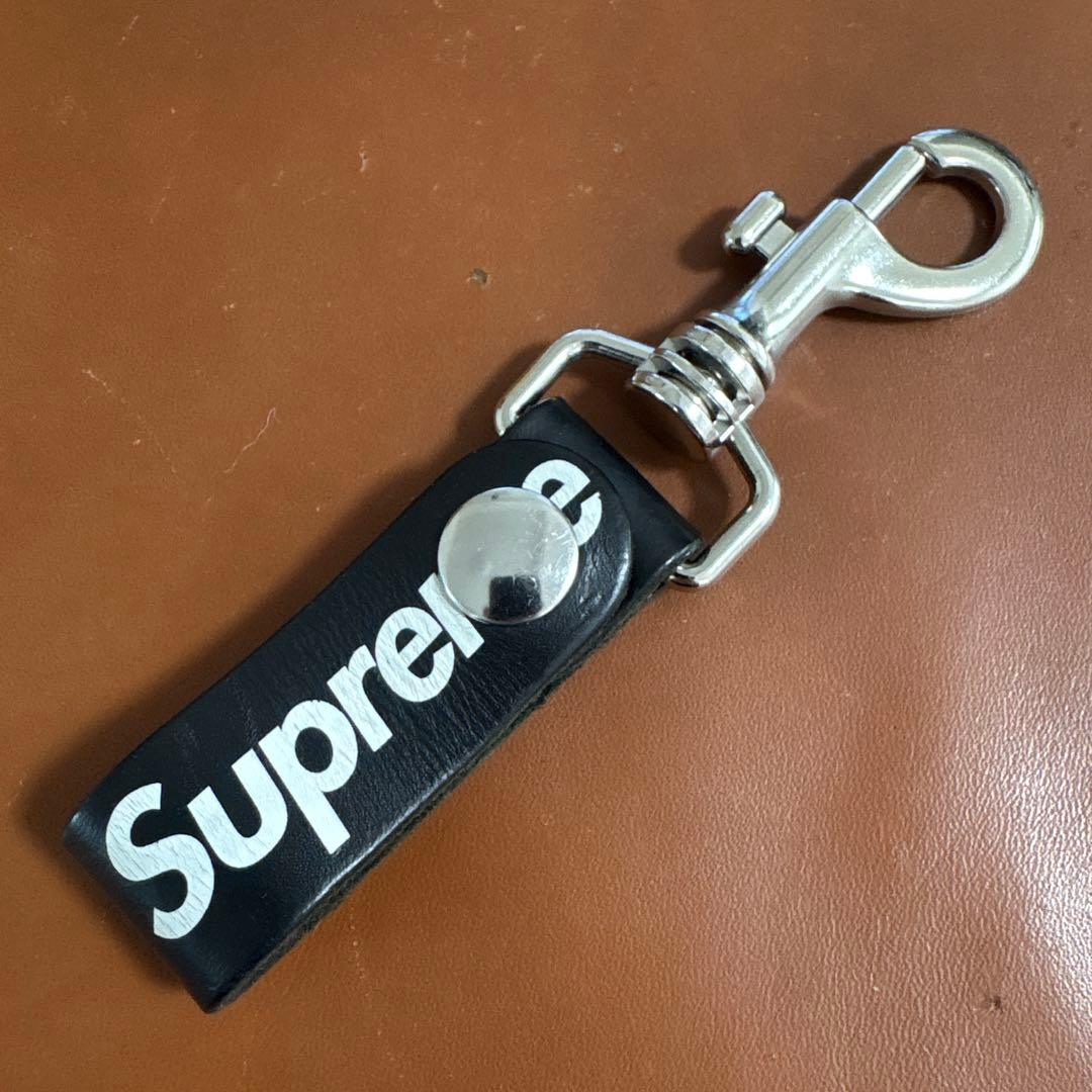 supreme レザー キーホルダー