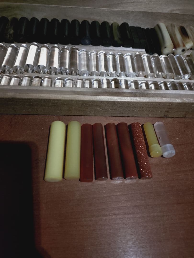 印材の山 水晶 水牛 瑪瑙石など