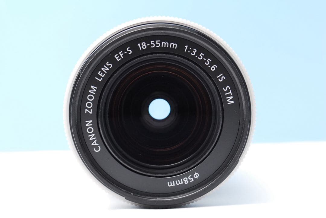 Canon Kiss X7ホワイト✨️静音AF＆手ブレ補正付きレンズセット♪