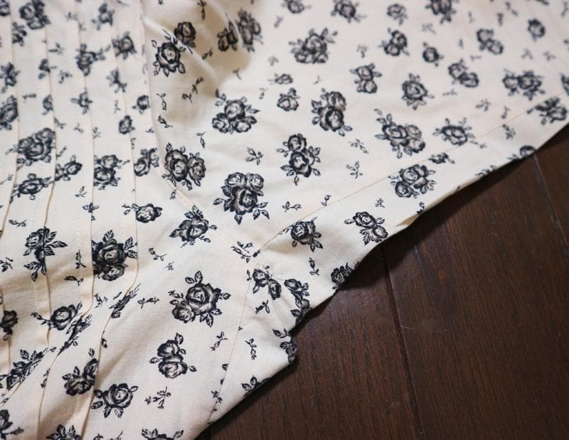 ワンダフルワールド♡モノトーンバラ♡ピンタックデザインのワンピース