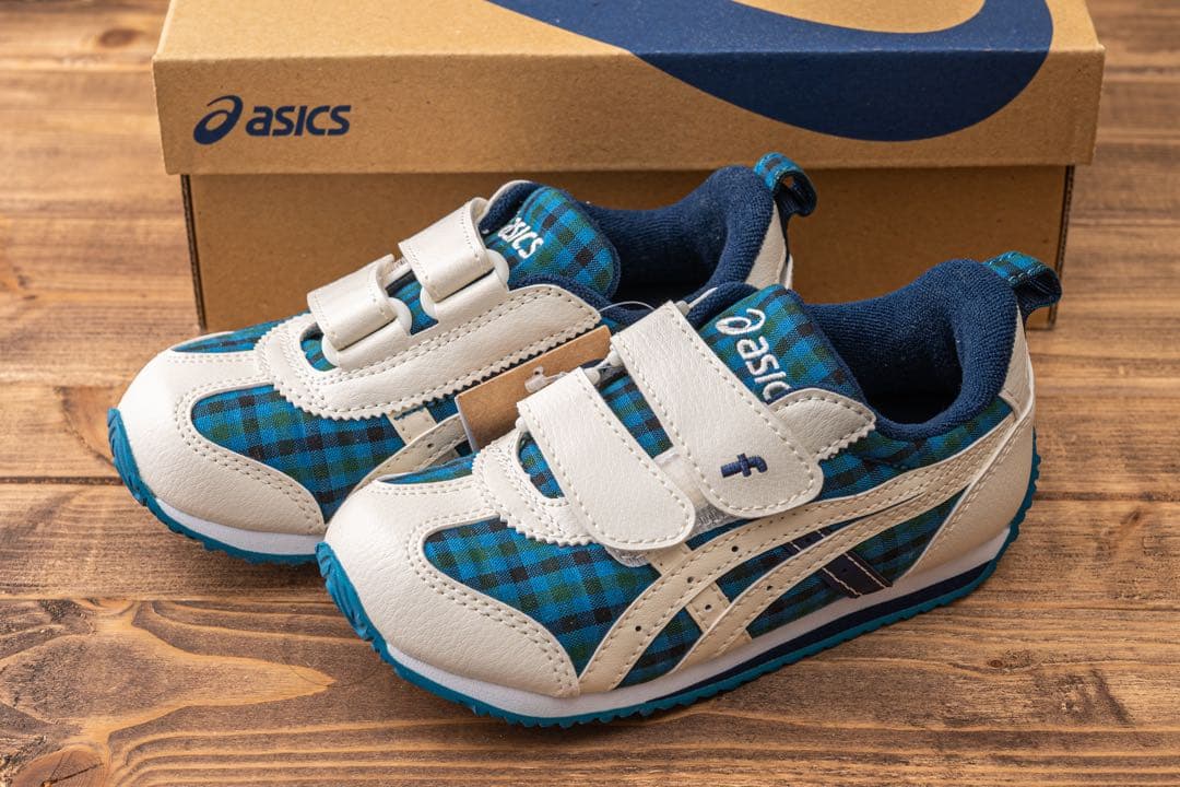 familiar スニーカー　新品未使用　asics