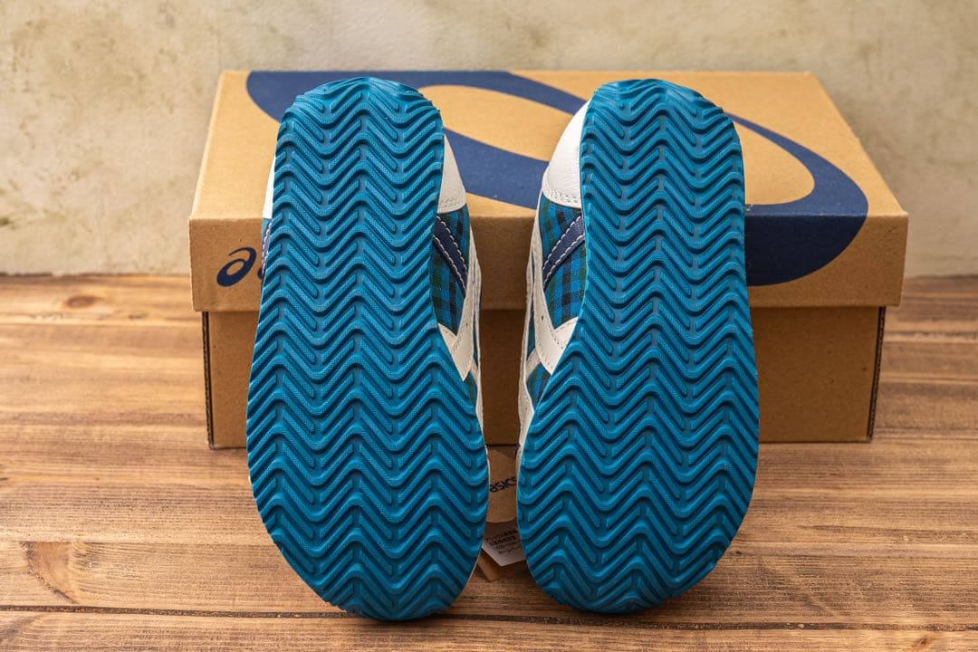 familiar スニーカー　新品未使用　asics