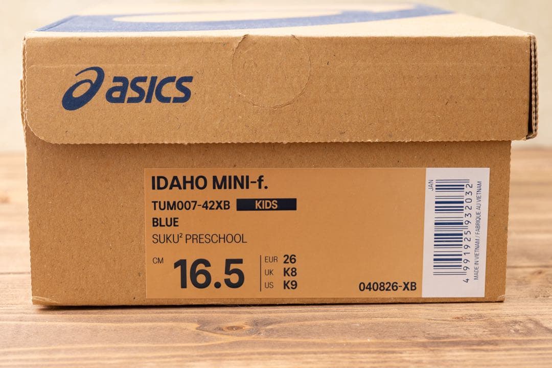 familiar スニーカー　新品未使用　asics