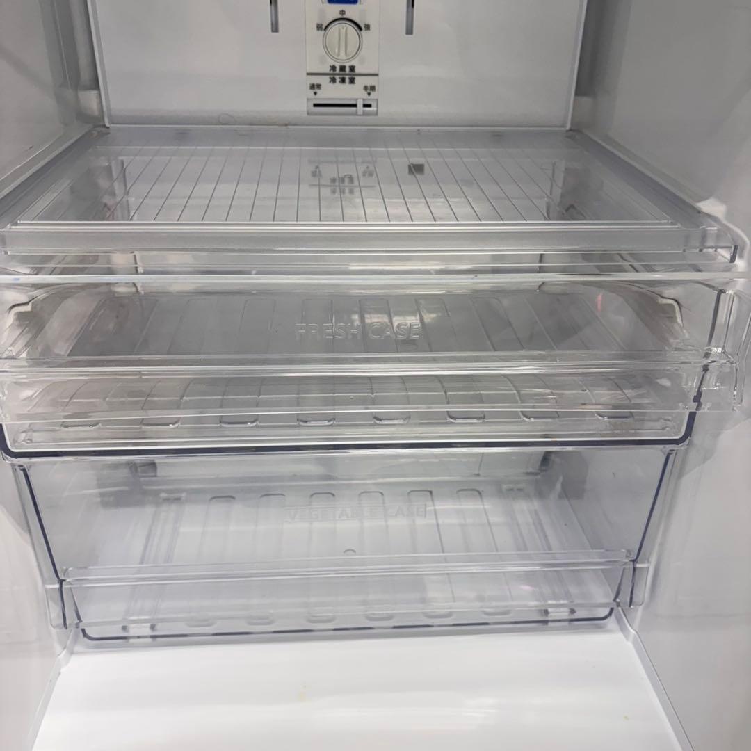 656 SHARP 中型冷蔵庫　200L強　小型　一人暮らし　右開き　2ドア