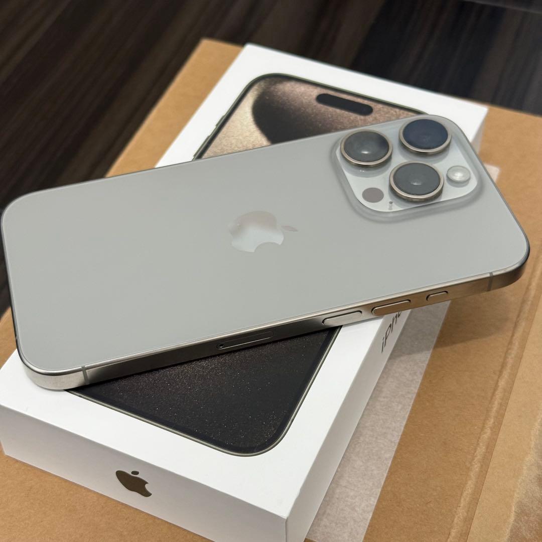 【美品】SIMフリーiPhone15Pro 256GB ナチュラルチタニウム
