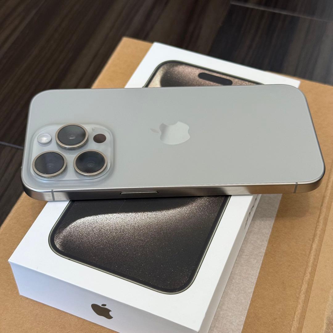 【美品】SIMフリーiPhone15Pro 256GB ナチュラルチタニウム