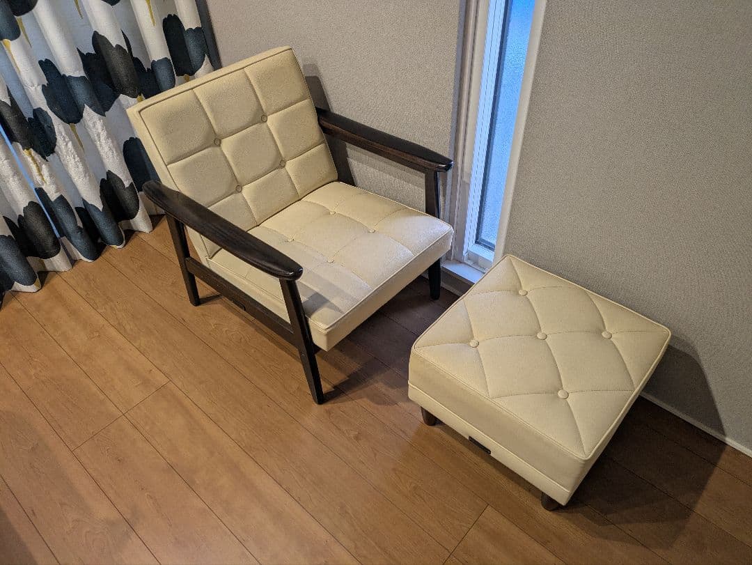 【カリモク60】 1人掛けソファ + オットマン セット Kチェア アイボリー