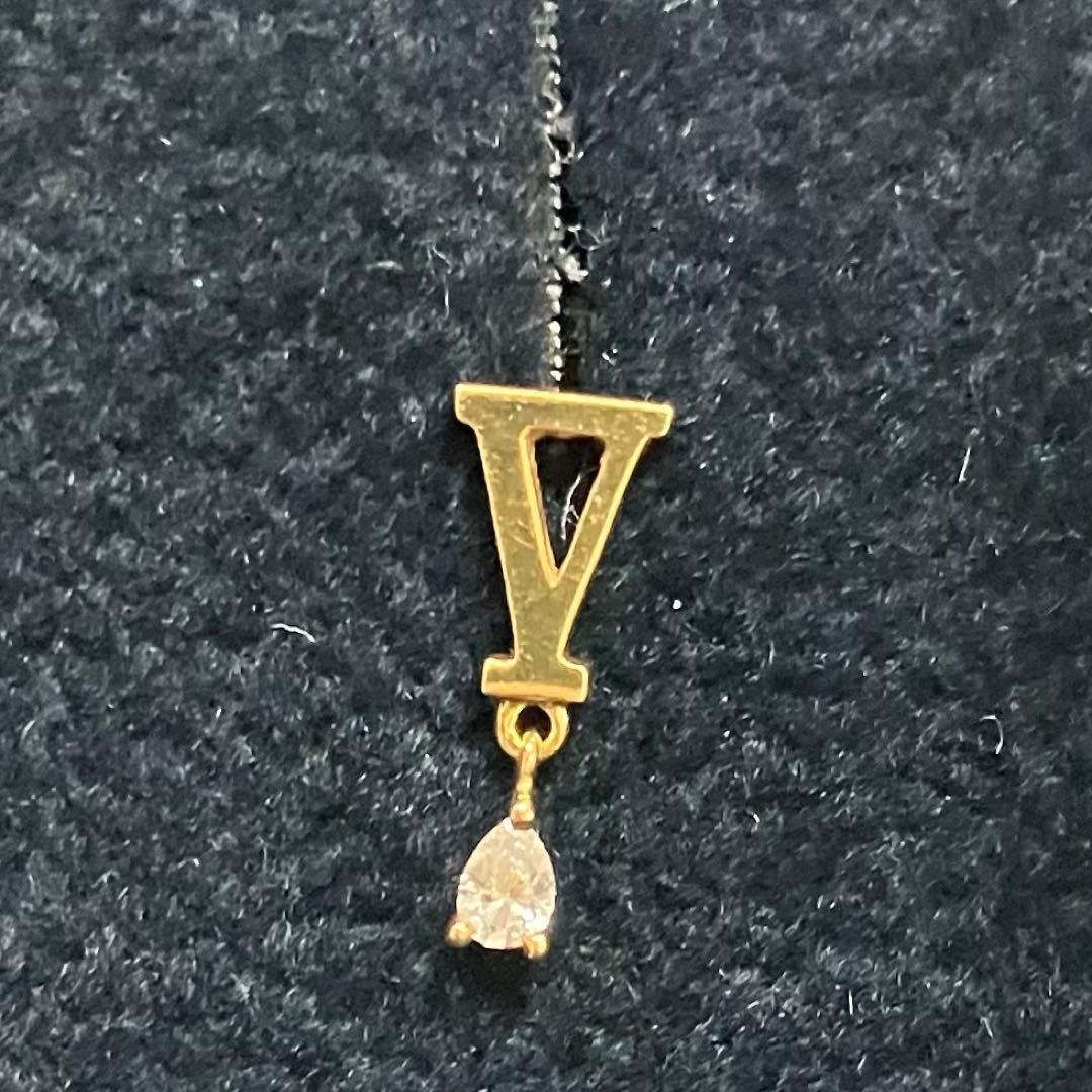 AHKAH K18 シークレットコードV ピアス(片耳用) 一粒ダイヤモンド