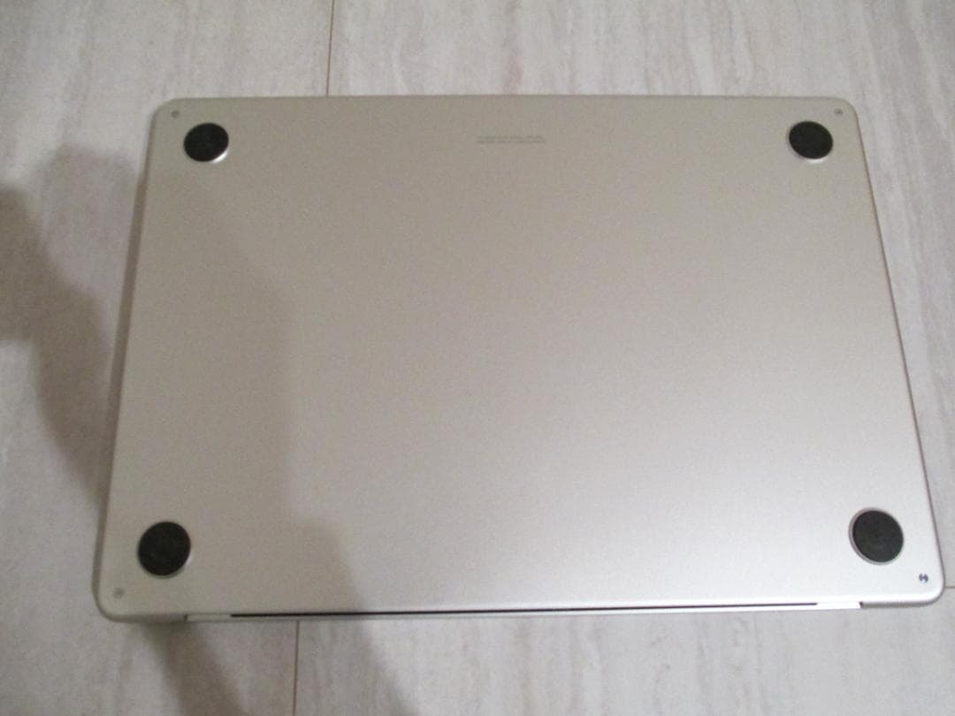 【美品】MacBook AirM2 202216GBSSD256GB充放電12回