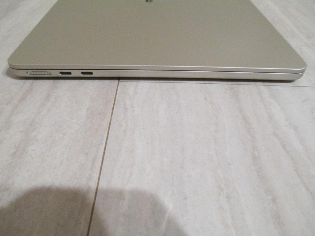 【美品】MacBook AirM2 202216GBSSD256GB充放電12回