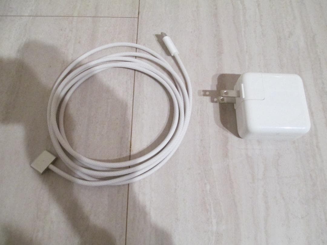 【美品】MacBook AirM2 202216GBSSD256GB充放電12回