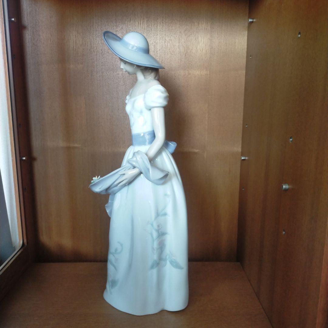 リヤドロ　LLADRO　かぐわしき花　青と白の女性像 置物