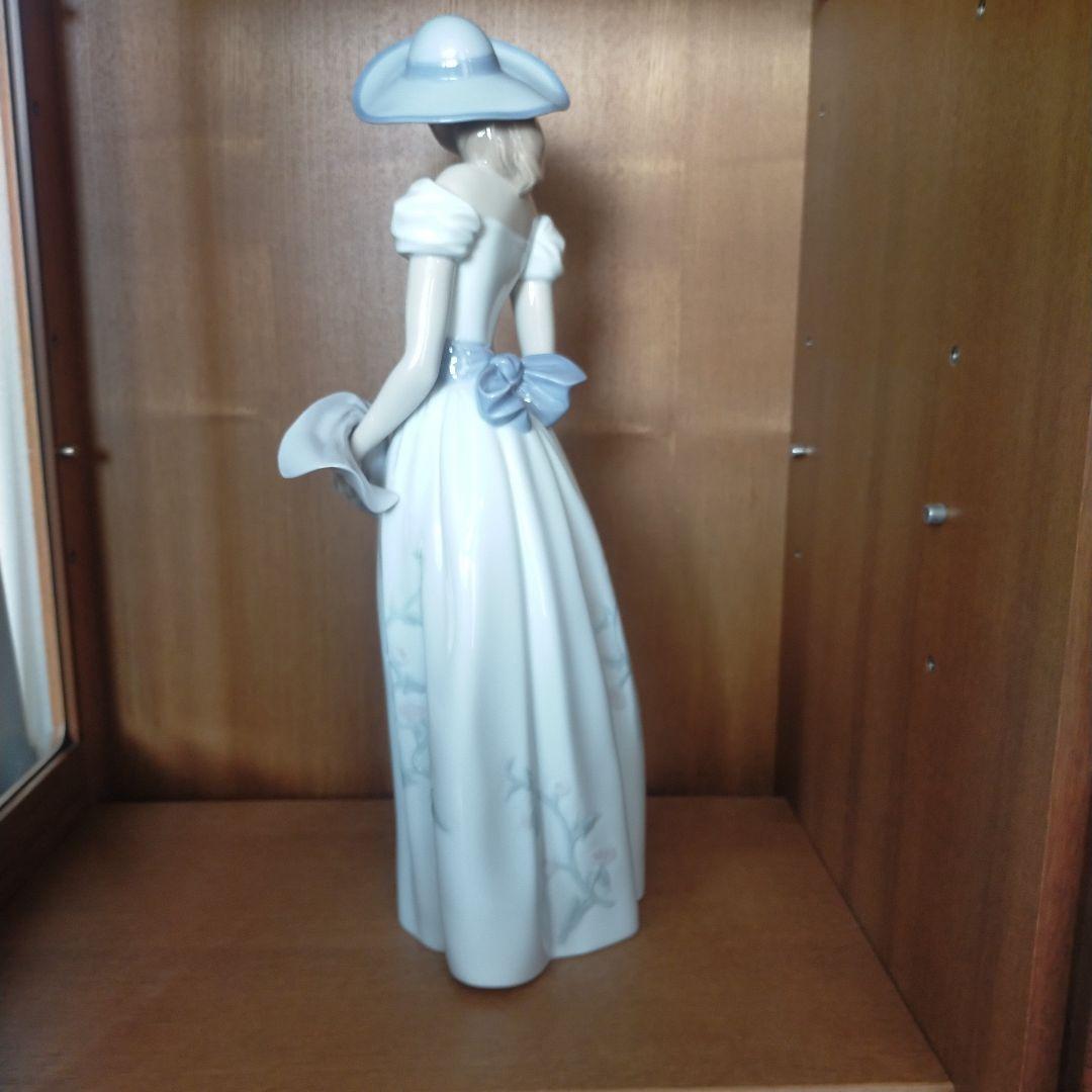 リヤドロ　LLADRO　かぐわしき花　青と白の女性像 置物