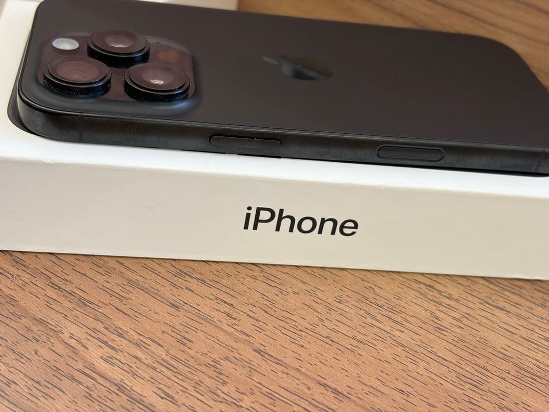 実品令8／5／26 まで保証　iPhone 16 Pro 256 プラック