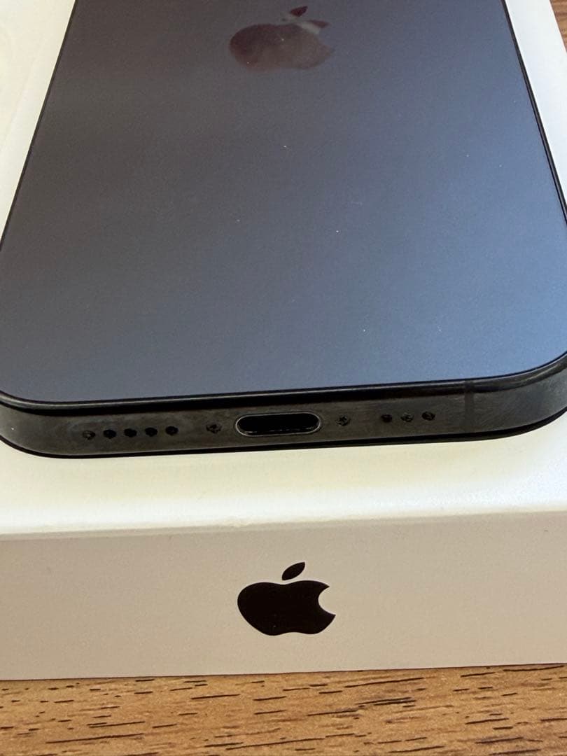 実品令8／5／26 まで保証　iPhone 16 Pro 256 プラック