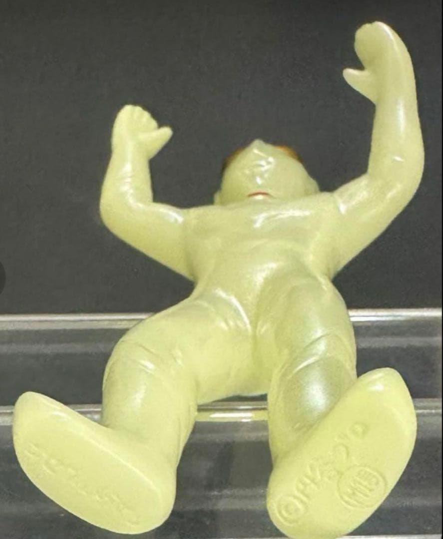 【激レア】ブルマァクソフビ　ニセウルトラマン　畜光ver. 入手困難