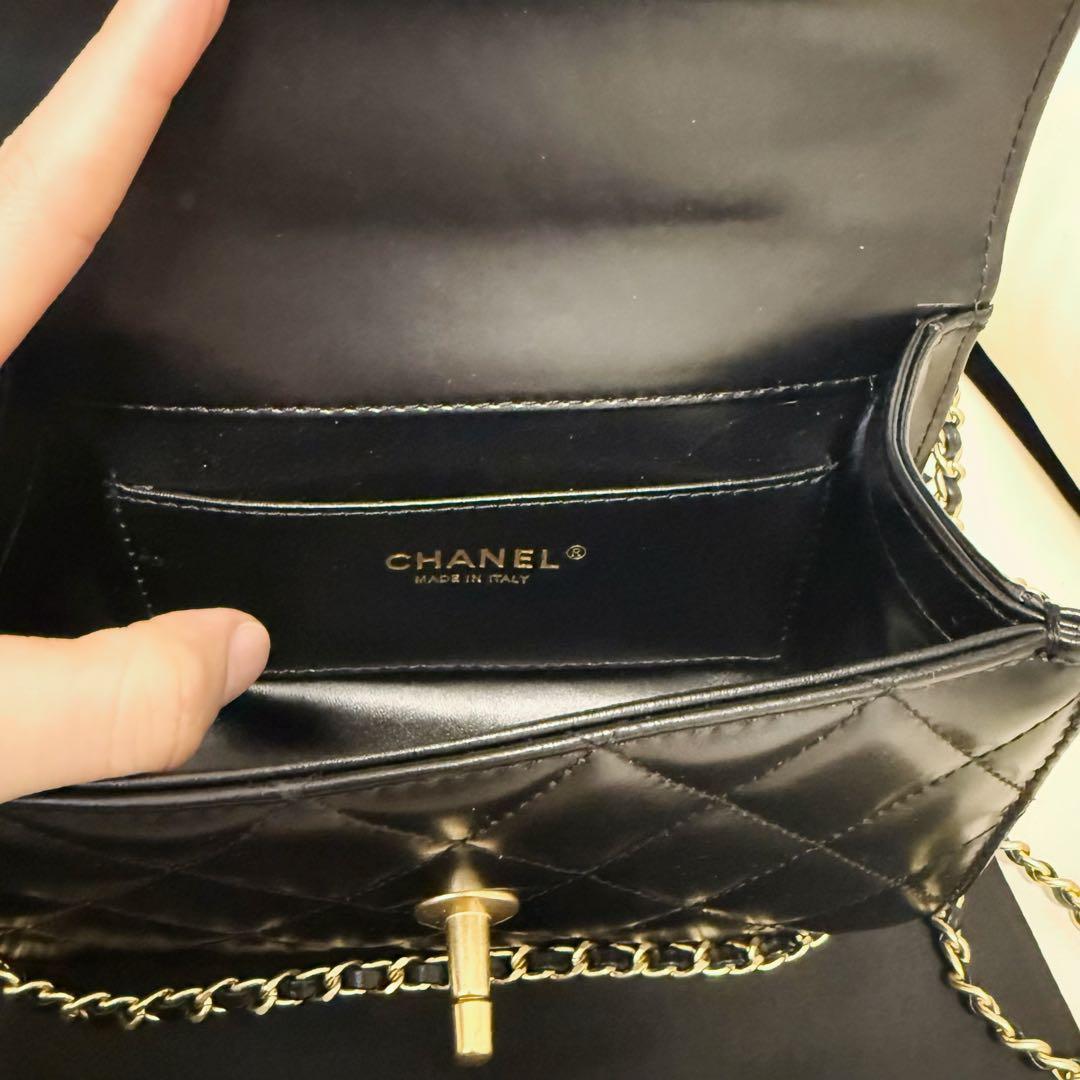 ノベルティ　スモール フラップ バッグ　ラムスキン