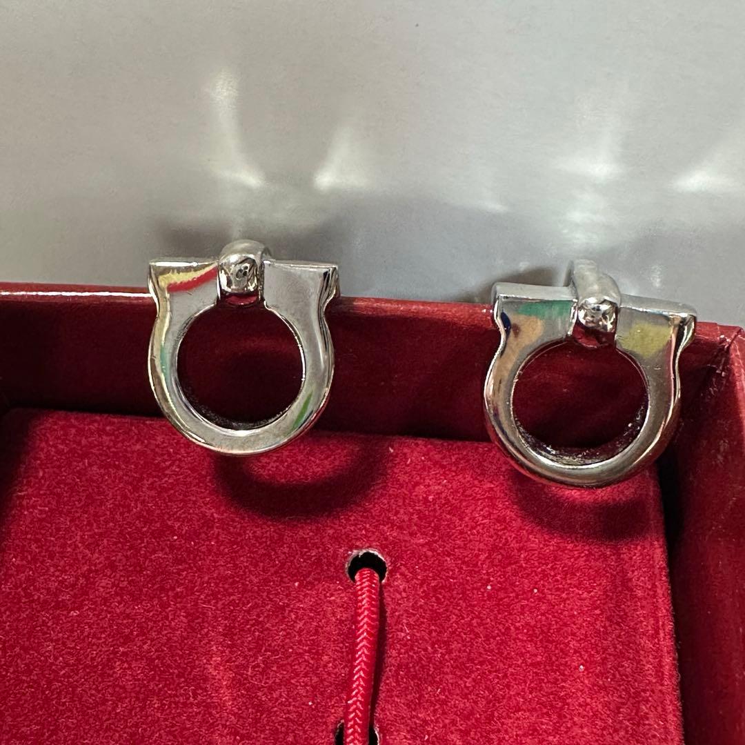 サルヴァトーレフェラガモ カフス