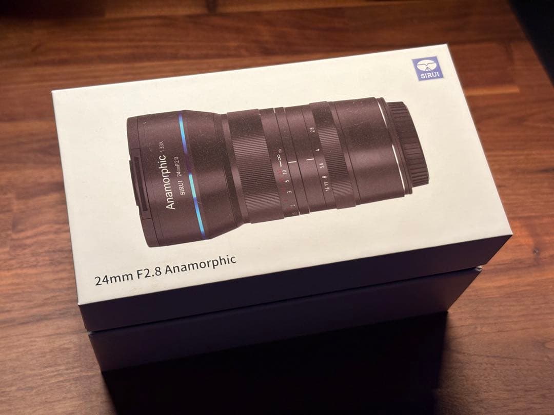 SIRUI 24mm F2.8 1.33x S35 Anamorphic レンズ