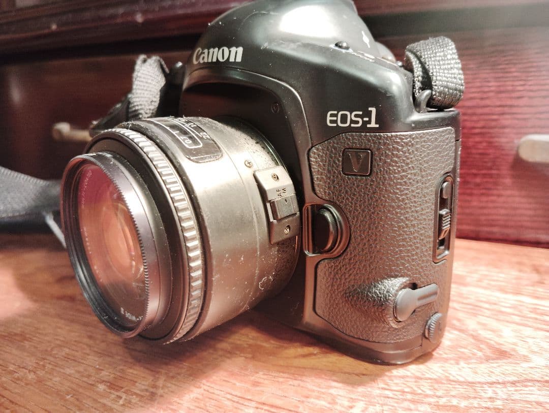 Canon EOS-1Ｖ フィルム一眼レフカメラ