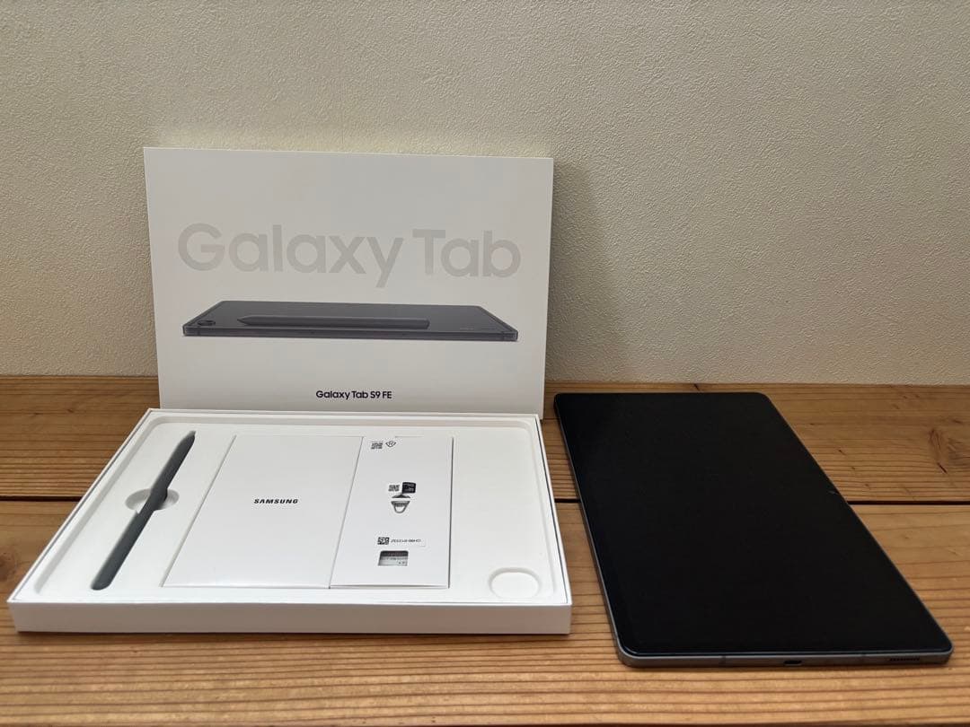 Galaxy Tab S9 FE グレー （Wi-Fiモデル）+純正カバー付き