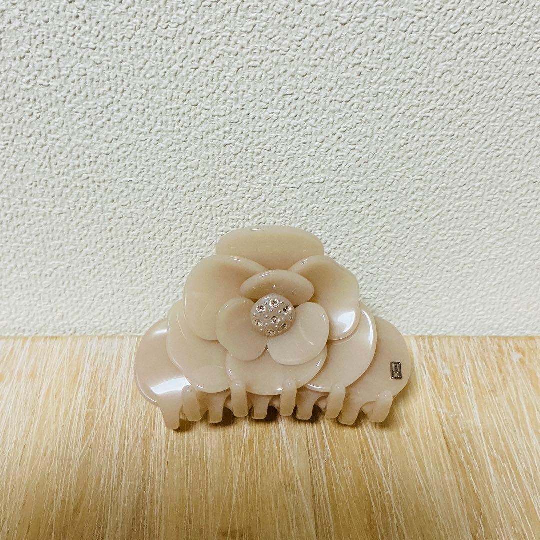 Alexandre de paris カメリアクリップ　ベージュ