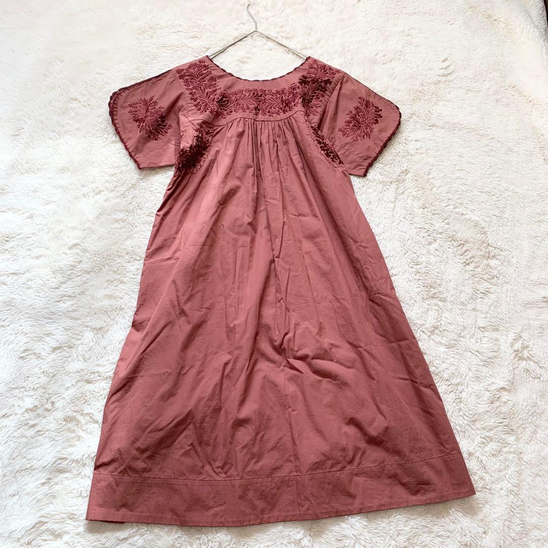 状態良し＊ ハグオーワー　刺繍　エンジ色　ロングワンピース フリーサイズ